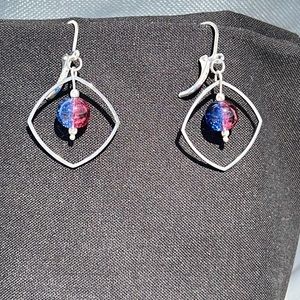 21002 Blue and Red crackle glass earrings